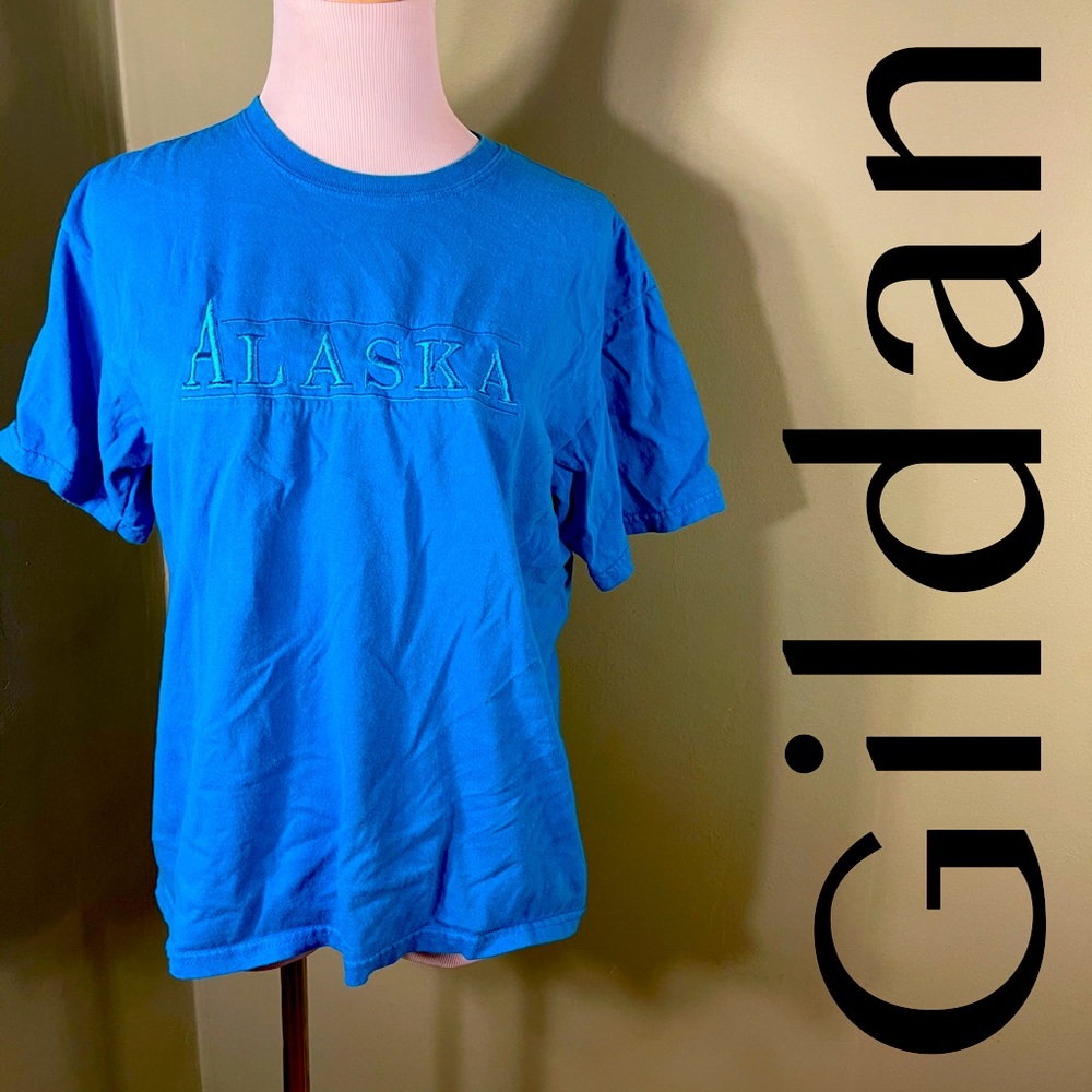 M Gildan tee-shirt